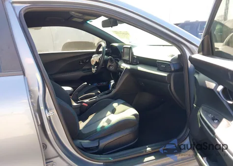 2019 Hyundai Veloster 2.0 z USA, uszkodzony, nr VIN KMHTG6AF8KU017375